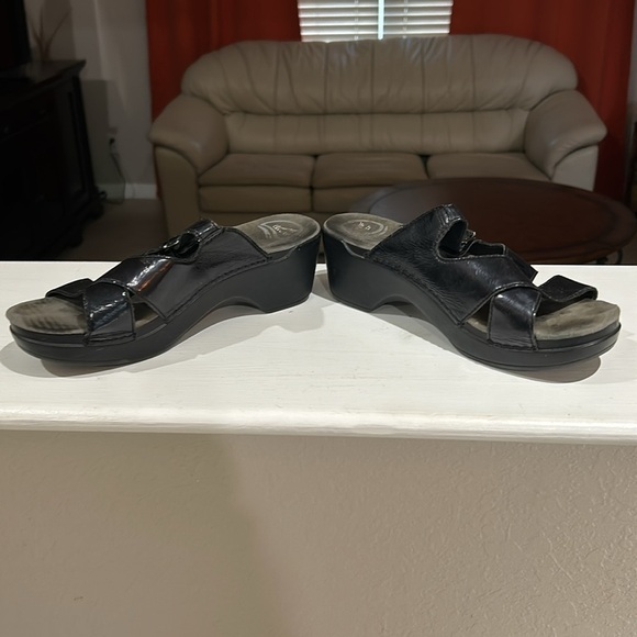 Dansko Sandals Walking Comfort Strappy Buckle Slip On EUR Size 40 - Picture 3 of 8